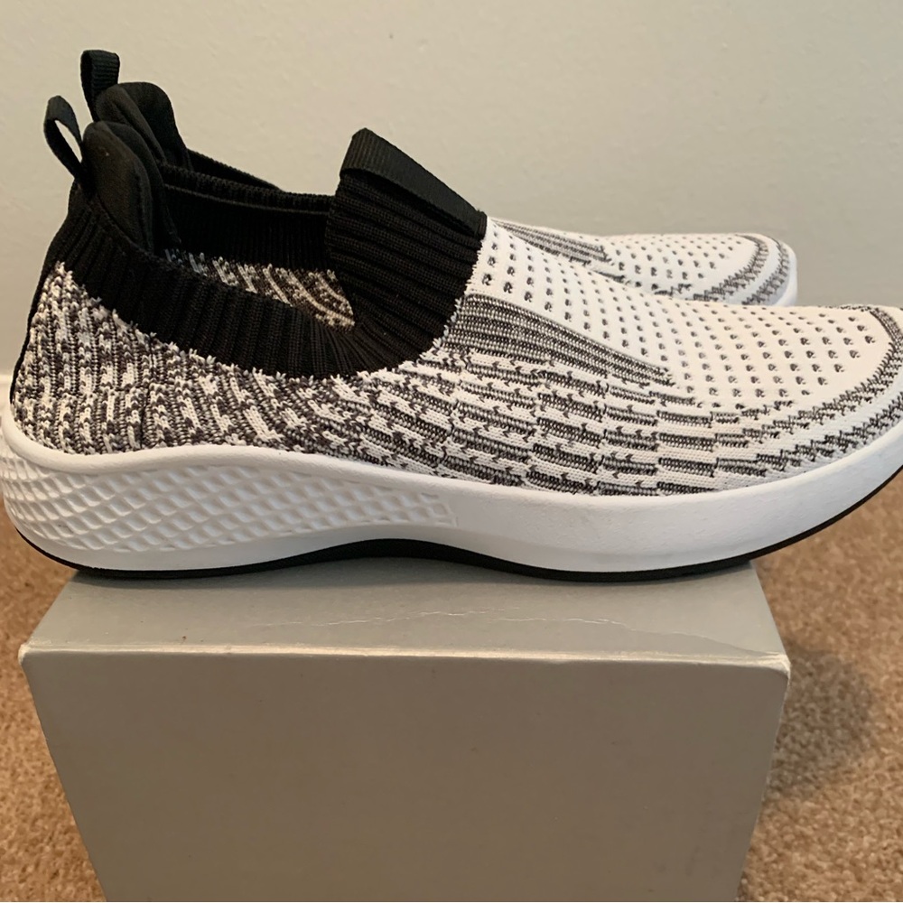 Tommy Bahama knit slip-on sneakers
